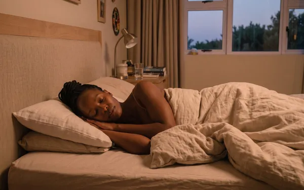 Deep nervous system relaxation and restorative sleep with red light therapy